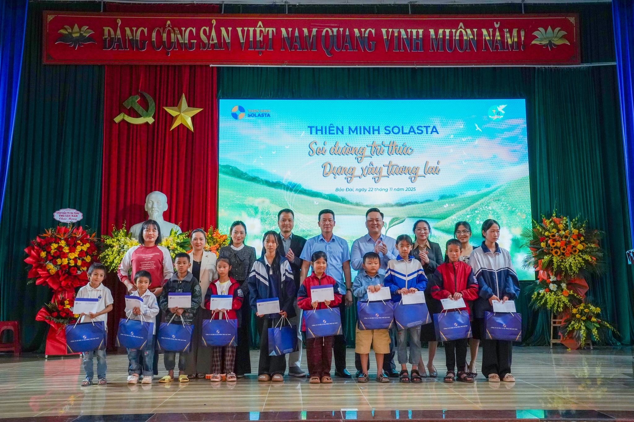 Hành Trình “Soi Đường Tri Thức – Dựng Xây Tương Lai” Năm Học 2025–2026 Chính Thức Bắt Đầu